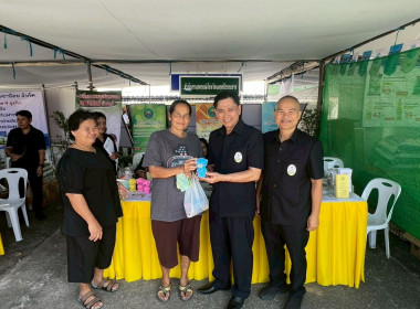 โครงการคลินิกเกษตรเคลื่อนที่ในพระราชานุเคราะห์สมเด็จพระบรมโอรสาธิราชฯ สยามมกุฎราชกุมาร ไตรมาสที่ 1 ในการนี้นายศิวกร ศรีภักดี สหกรณ์จังหวัดนครศรีธรรมราช นาวสาวสุมนา นาคแก้ว ผู้อำนวยการกลุ่มส่งเสริมสหกรณ์ 3 พร้อมด้วยบุคลากร ร่วมจัดนิทรรศการให้ความรู้ด้านกา ... พารามิเตอร์รูปภาพ 3